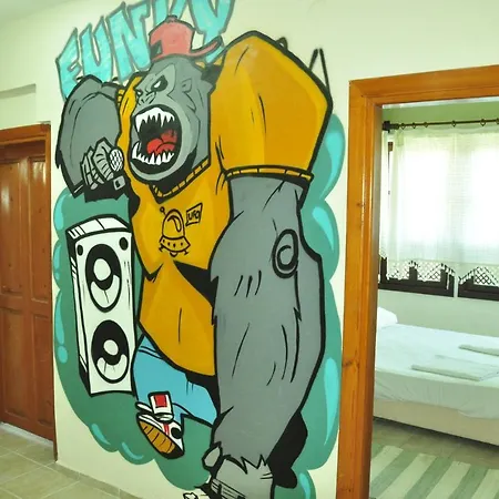 Funky Monkey Hostel&pub * Αττάλεια