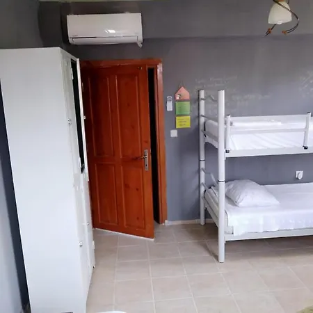 Funky Monkey Hostel&pub Hostel *