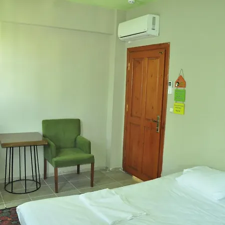 Funky Monkey Hostel&pub * Antalya