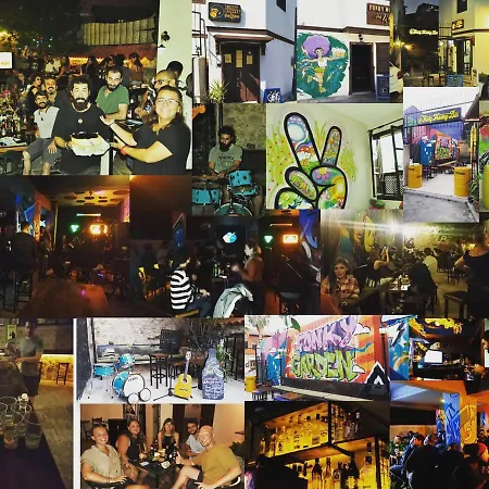 Funky Monkey Hostel&pub 호스텔