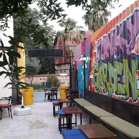 Funky Monkey Hostel&pub Хостел *