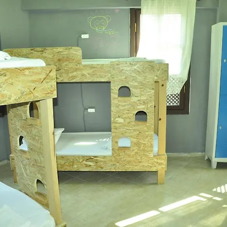 Funky Monkey Hostel&pub Хостел *